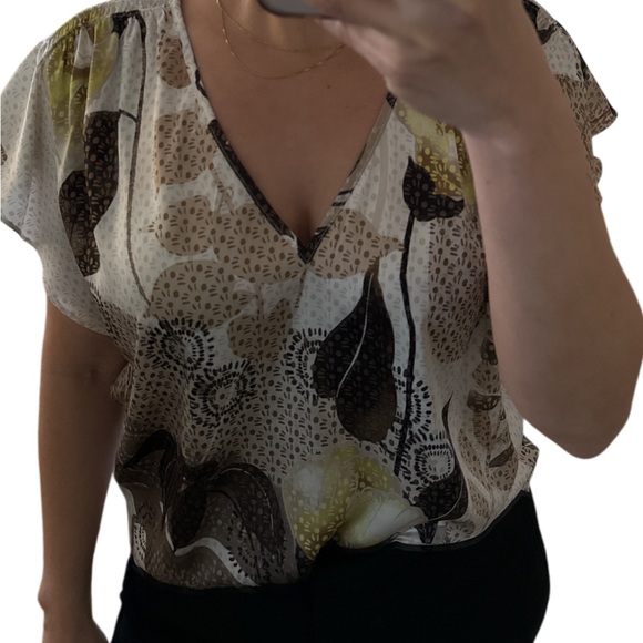 White House Black Market Floral Blouse in Cream and Brown - Picture 2 of 3